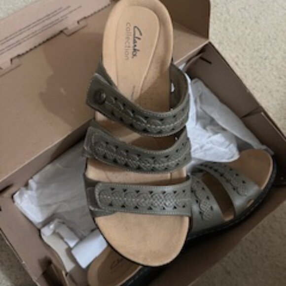 Clarks Laurieann Bella Olive Leather Slip-On Sandals - Picture 4 of 4